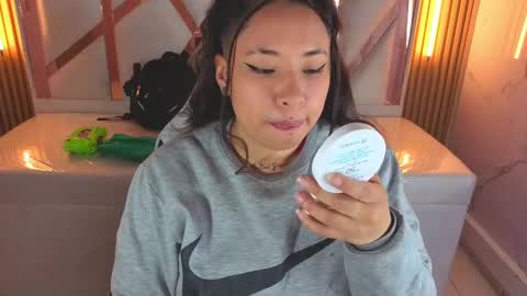 Holly  online show from November 2025 12:48:02 PM