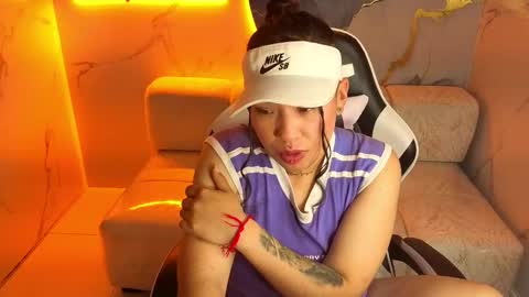 Holly  online show from November 2025 08:52:01 PM