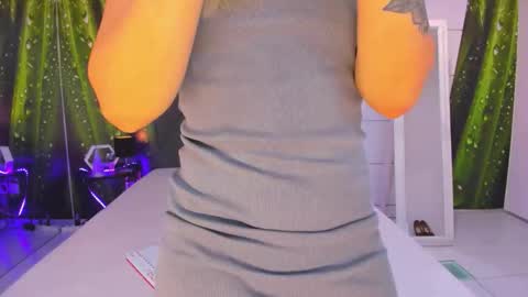 HollyTaillor online show from October 2025 06:17:01 AM