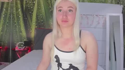 Snapshot of hollytaillor chatting on April 2026 05:29:01 AM HollyTaillor online show from April 2026 05:29:01 AM