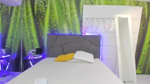 Snapshot of hollytaillor chatting on June 2026 05:41:02 AM HollyTaillor online show from June 2026 05:41:02 AM