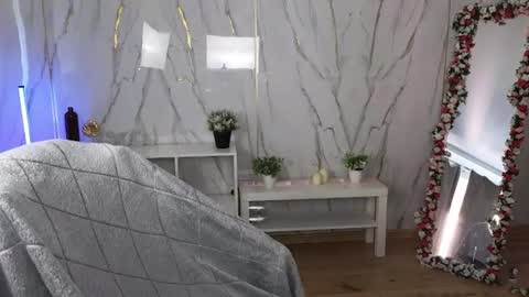 Polly online show from August 2026 04:03:01 AM