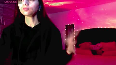 Juli online show from November 2025 04:18:01 AM