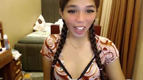 Snapshot of holy_molly1 chatting on June 2026 04:33:01 AM holy_molly1 online show from June 2026 04:33:01 AM