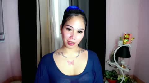 holy_samyx online show from November 2025 06:01:01 AM