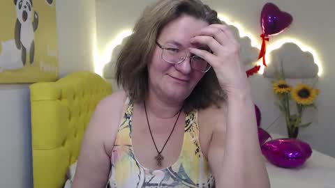 Snapshot of holymilfa chatting on February 2025 05:03:02 PM holymilfa online show from February 2025 05:03:02 PM