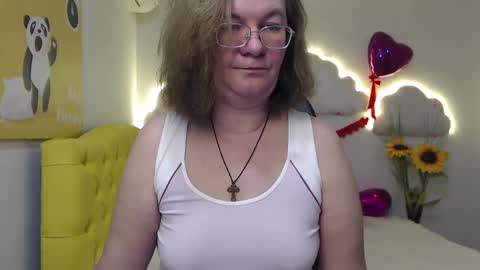 Snapshot of holymilfa chatting on February 2025 08:40:02 AM holymilfa online show from February 2025 08:40:02 AM