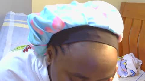 Snapshot of honey_caddy chatting on June 2026 05:06:01 AM honey_caddy online show from June 2026 05:06:01 AM
