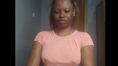 Snapshot of honey_juicydoll chatting on June 2026 06:56:02 AM Sonia online show from June 2026 06:56:02 AM