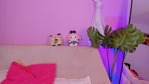 Snapshot of honey_m0on chatting on April 2026 06:44:02 PM Milenka online show from April 2026 06:44:02 PM
