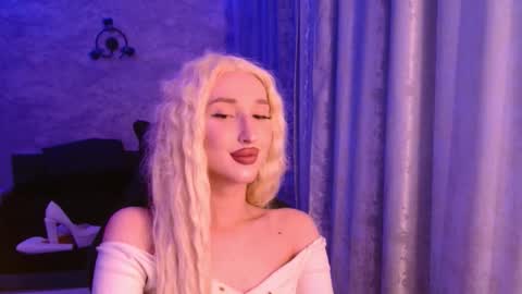 honey_sunset online show from December 2025 11:12:01 PM