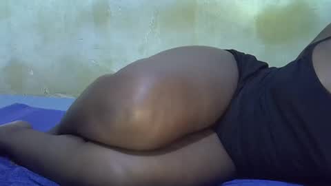 Snapshot of honey_sunshiny chatting on May 2026 06:43:01 AM honey_sunshiny online show from May 2026 06:43:01 AM