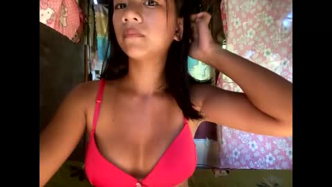 Snapshot of honeybabe12xx chatting on June 2026 05:52:01 AM honeybabe12xx online show from June 2026 05:52:01 AM