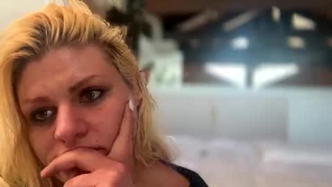 Snapshot of honeybuhnny chatting on February 2026 12:53:02 AM honeybuhnny online show from February 2026 12:53:02 AM