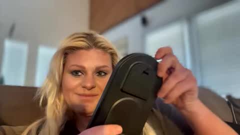 Snapshot of honeybuhnny chatting on March 2026 01:08:01 AM honeybuhnny online show from March 2026 01:08:01 AM