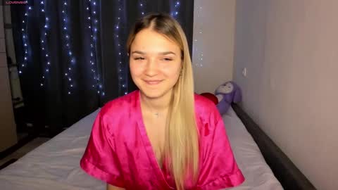 Snapshot of honeybunnyyy_ chatting on March 2026 08:30:01 PM HoneyBunny online show from March 2026 08:30:01 PM