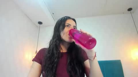 Snapshot of honeybuu_ chatting on June 2026 02:44:02 PM Emily online show from June 2026 02:44:02 PM