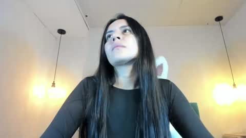 Snapshot of honeybuu_ chatting on July 2026 02:20:01 PM Emily online show from July 2026 02:20:01 PM