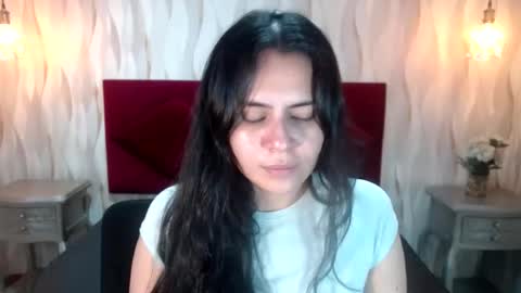 Snapshot of honeybuu_ chatting on July 2026 02:13:01 PM Emily online show from July 2026 02:13:01 PM
