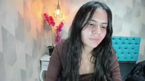 Snapshot of honeybuu_ chatting on July 2026 06:20:01 PM Emily online show from July 2026 06:20:01 PM