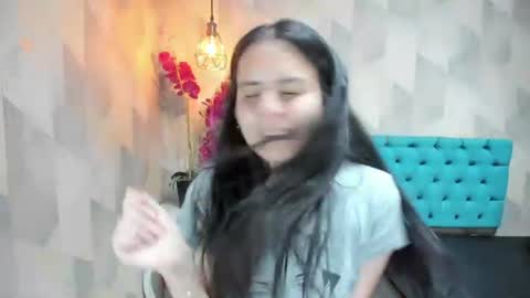 Snapshot of honeybuu_ chatting on July 2026 07:39:01 PM Emily online show from July 2026 07:39:01 PM