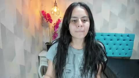 Snapshot of honeybuu_ chatting on July 2026 08:52:02 PM Emily online show from July 2026 08:52:02 PM
