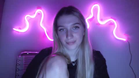 honeyveil online show from March 2026 08:35:02 PM