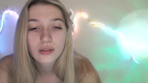 Snapshot of honeyveil chatting on May 2026 11:17:01 AM honeyveil online show from May 2026 11:17:01 AM