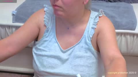 Snapshot of honeyvibelive chatting on June 2026 07:37:02 PM Nico online show from June 2026 07:37:02 PM