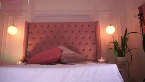 Snapshot of honeyymoonn_ chatting on May 2026 07:44:01 PM Honey Moon Help me to reach 100 thumbs up online show from May 2026 07:44:01 PM