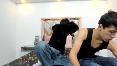 hoot_booys_ online show from November 2025 12:05:02 PM