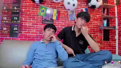 Snapshot of hoot_boyss_ chatting on June 2026 08:06:01 PM Jake y Troy online show from June 2026 08:06:01 PM