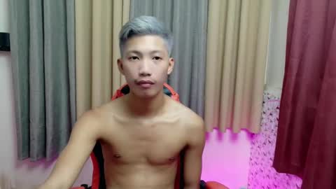 Snapshot of horny_asianmoreno chatting on December 2025 12:21:02 PM ROGER online show from December 2025 12:21:02 PM