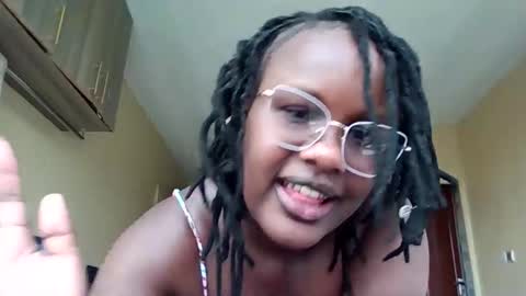 Snapshot of horny_sexxy_babe chatting on October 2025 07:01:01 AM Lucy online show from October 2025 07:01:01 AM