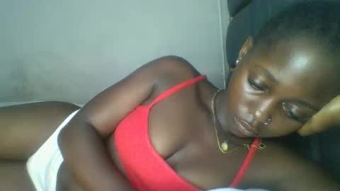 Snapshot of hornybella84 chatting on May 2026 07:28:02 AM Bella online show from May 2026 07:28:02 AM
