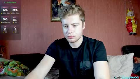 Snapshot of hornyblondieboyy chatting on October 2025 10:05:02 AM Max online show from October 2025 10:05:02 AM