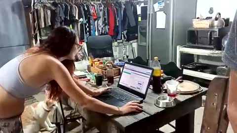 Nix  D online show from November 2025 08:18:01 PM