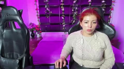 Snapshot of hornyy_mom chatting on December 2024 12:25:02 PM hornyy mom online show from December 2024 12:25:02 PM