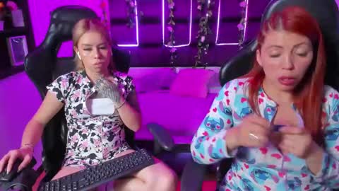 Snapshot of hornyy_mom chatting on January 2025 04:02:02 PM hornyy mom online show from January 2025 04:02:02 PM