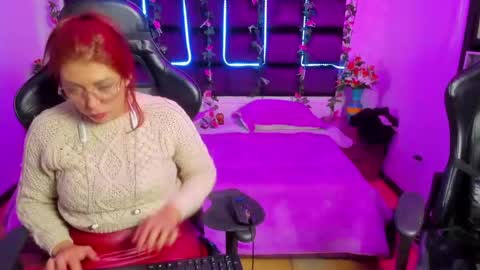 Snapshot of hornyy_mom chatting on March 2025 07:21:02 PM hornyy mom online show from March 2025 07:21:02 PM