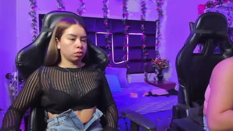 Snapshot of hornyy_mom chatting on September 2025 12:50:01 PM hornyy mom online show from September 2025 12:50:01 PM