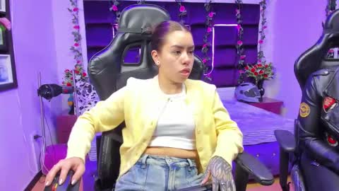 Snapshot of hornyy_mom chatting on September 2025 01:23:02 PM hornyy mom online show from September 2025 01:23:02 PM