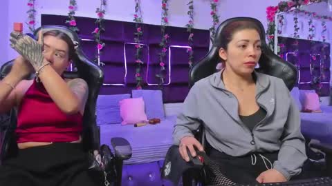 hornyy mom online show from November 2025 01:22:02 PM