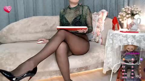 Snapshot of hot_best_lovers_ chatting on January 2025 09:57:01 PM Liza online show from January 2025 09:57:01 PM