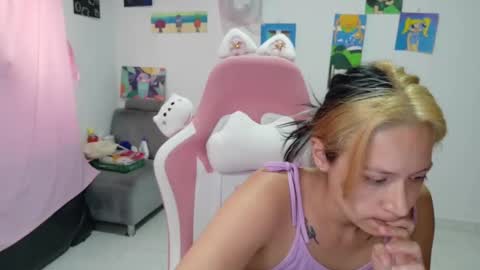 Mia online show from February 2026 06:57:01 PM