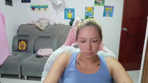 Mia online show from April 2026 08:09:01 PM