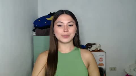 Snapshot of hot_precious_nikki chatting on April 2026 04:04:02 PM Nikki online show from April 2026 04:04:02 PM