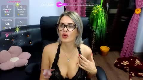 Lisa online show from November 2025 06:15:02 AM