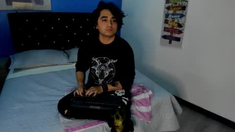 HotApollo online show from October 2025 12:50:01 PM