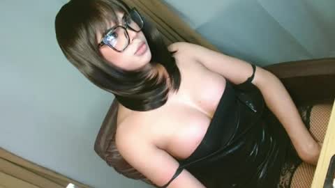 hotasian_ online show from June 2026 05:01:02 PM
